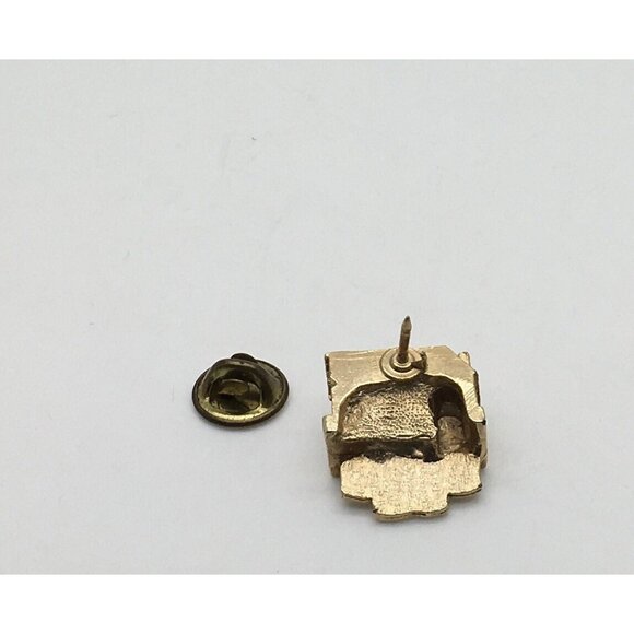 Anne Of Green Gables House PEI Prince Edward Island Ballou Pin Gold Tone - Picture 2 of 2